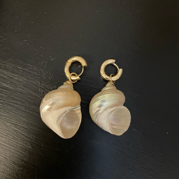 🔥ANTHRO🔥Shell Earrings - Picture 1 of 4